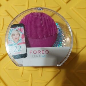 FOREO Smart Skincare Device in White and Gold